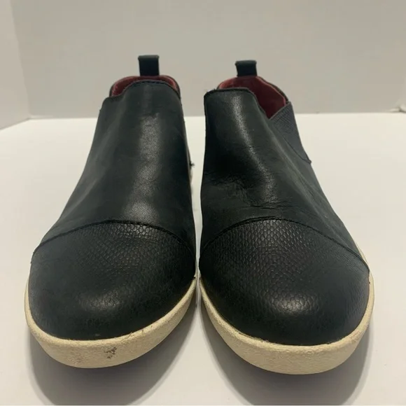 OluKai Black and Red Ankle Boots - Picture 4 of 10